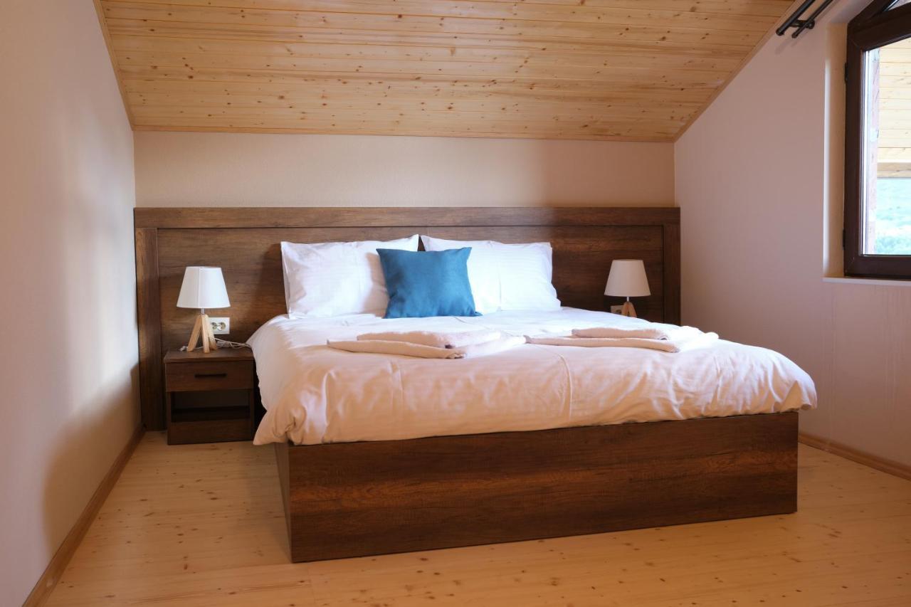 Hotel Axien Kazbegi Екстериор снимка