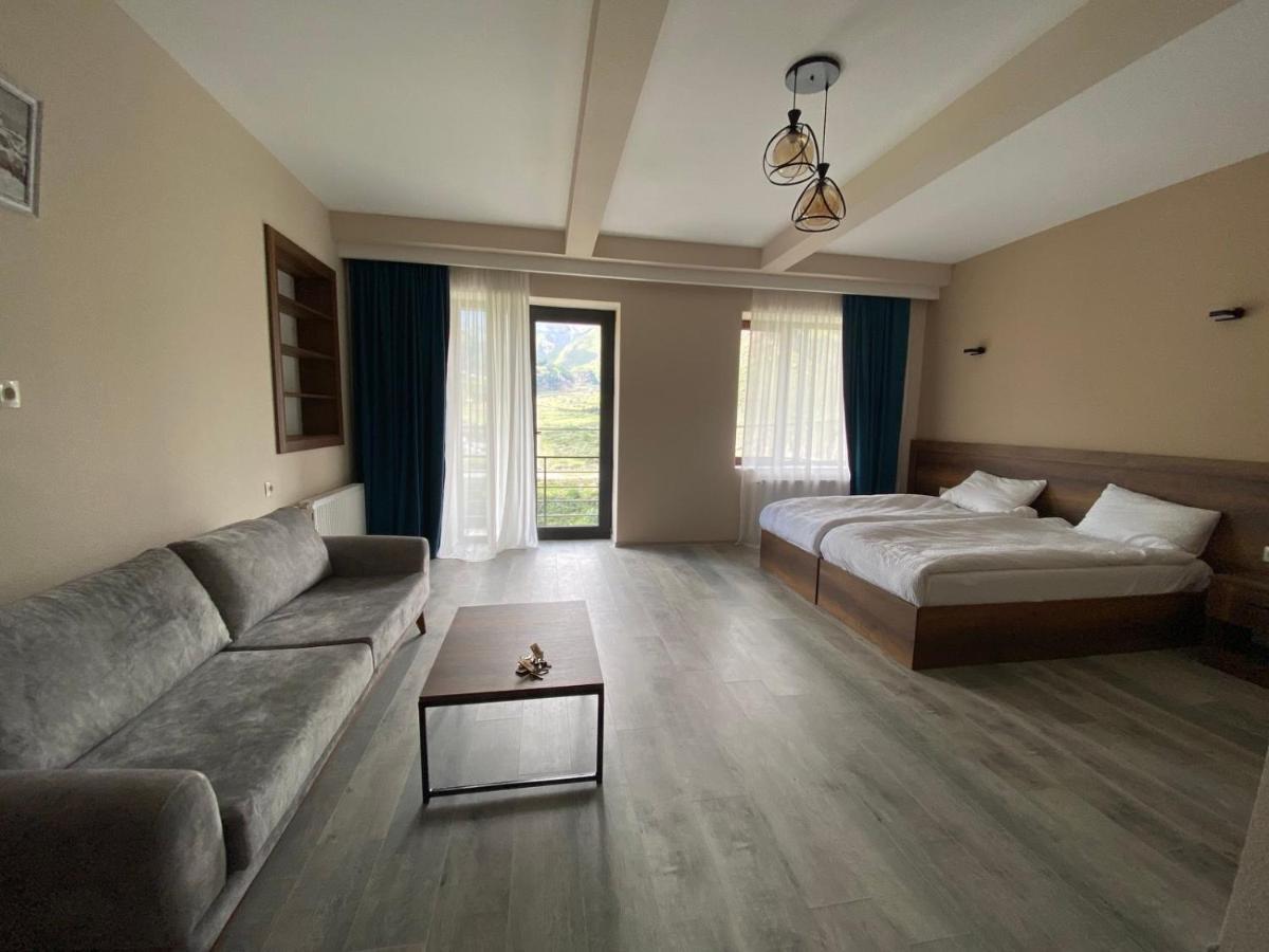 Hotel Axien Kazbegi Екстериор снимка