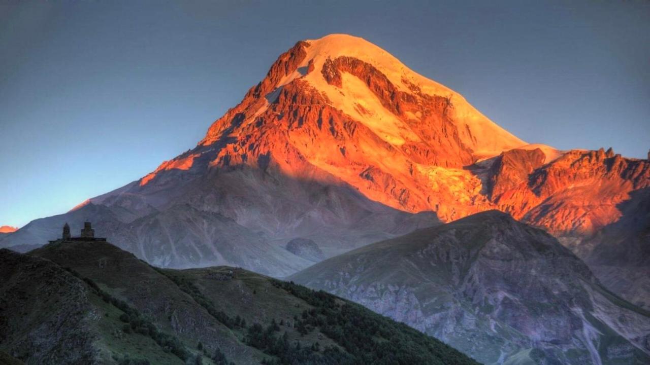 Hotel Axien Kazbegi Екстериор снимка