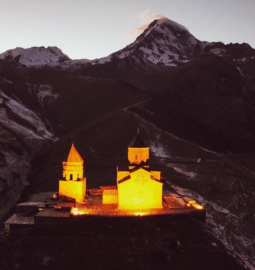 Hotel Axien Kazbegi Екстериор снимка