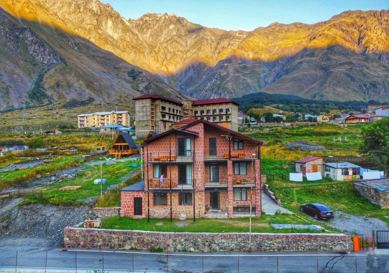 Hotel Axien Kazbegi Екстериор снимка