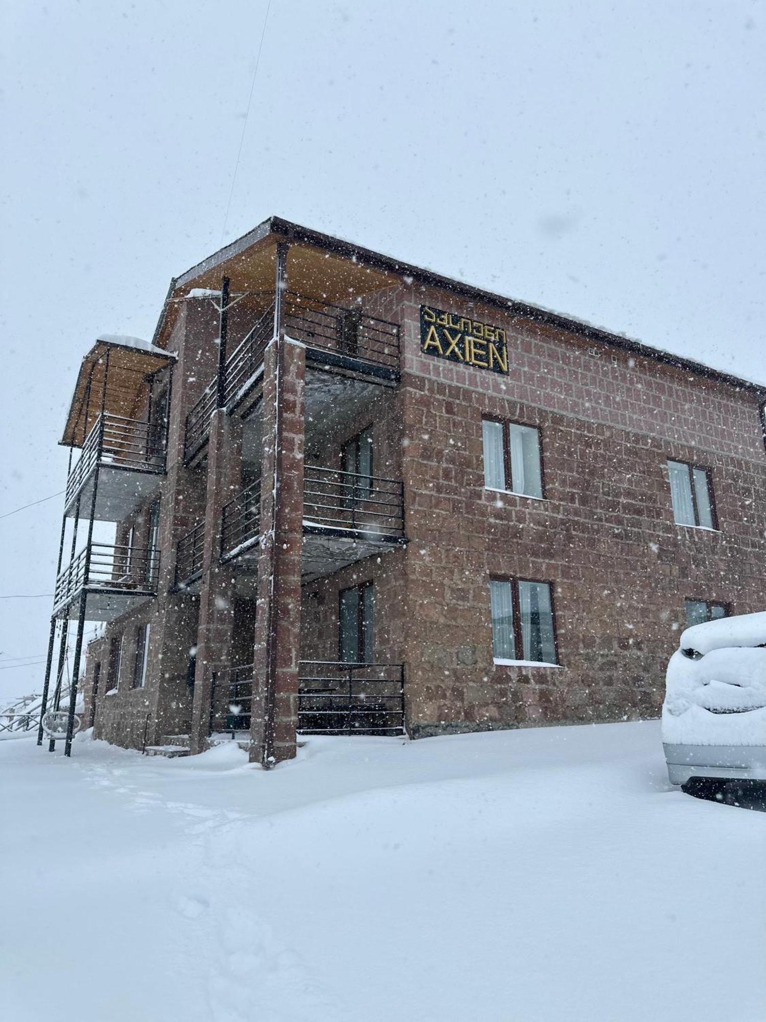 Hotel Axien Kazbegi Екстериор снимка