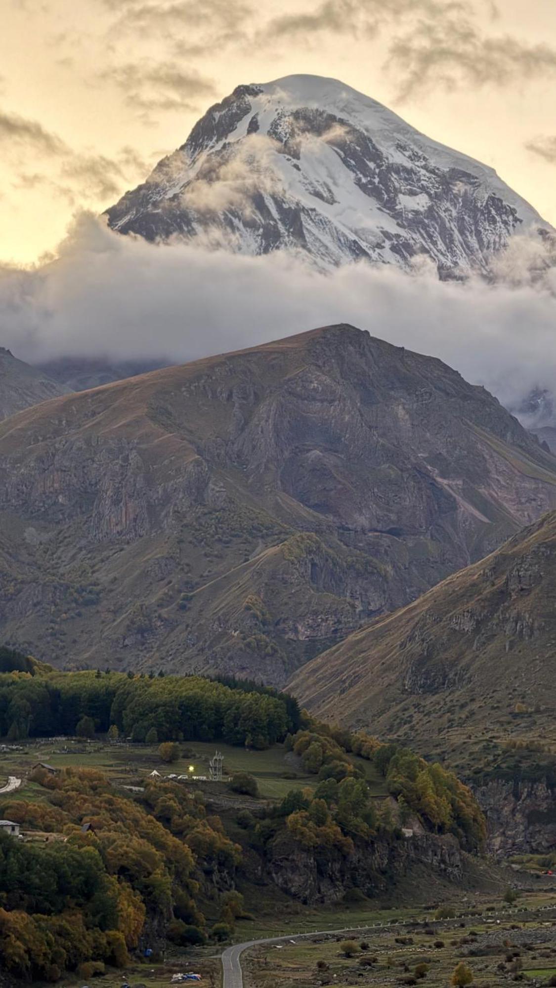 Hotel Axien Kazbegi Екстериор снимка