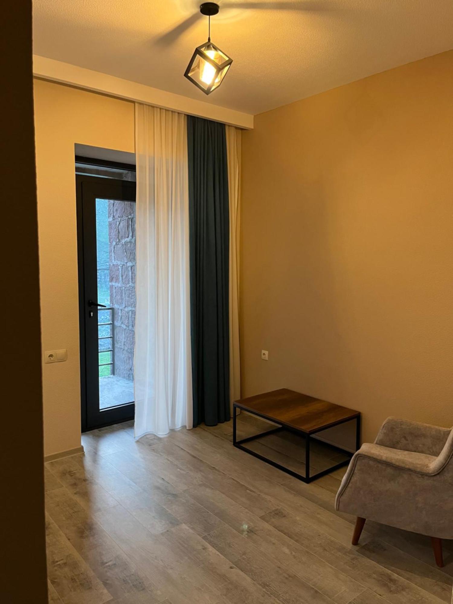 Hotel Axien Kazbegi Екстериор снимка