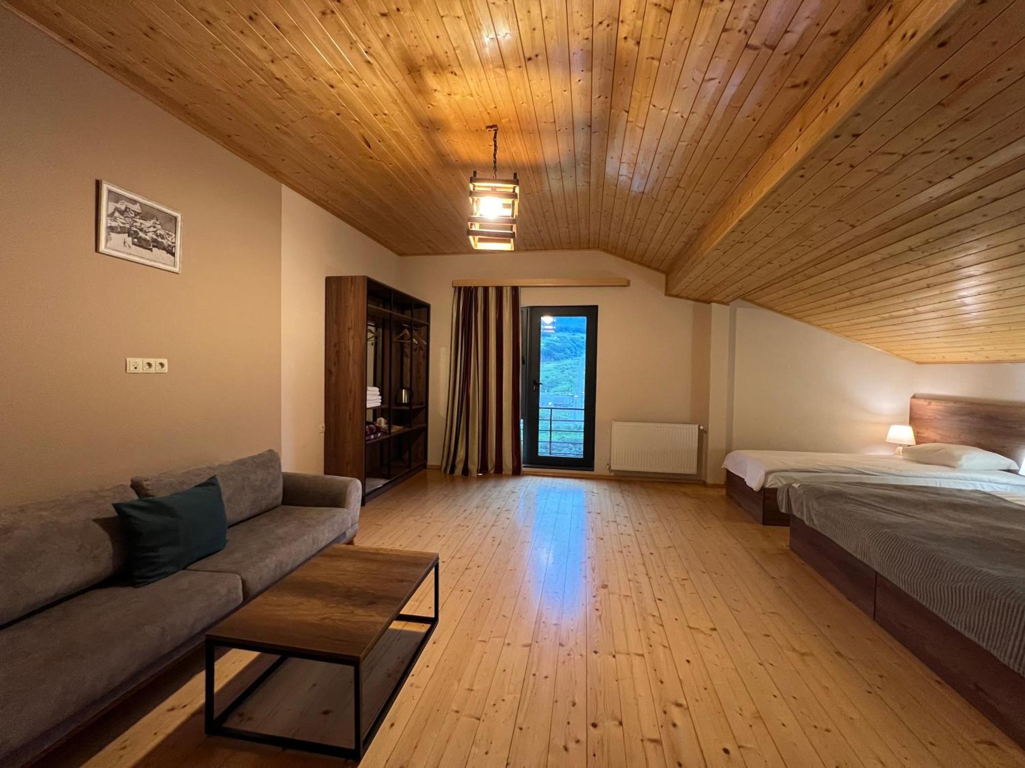 Hotel Axien Kazbegi Екстериор снимка